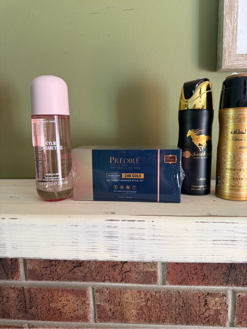 Kylie Cosmetics Vanilla Dew Hydrating Mist - Pink & Clear Bottle